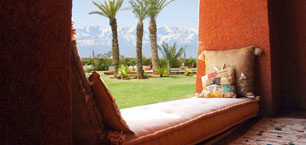 Espace détente dans le jardin du Jnan Loft Marrakech